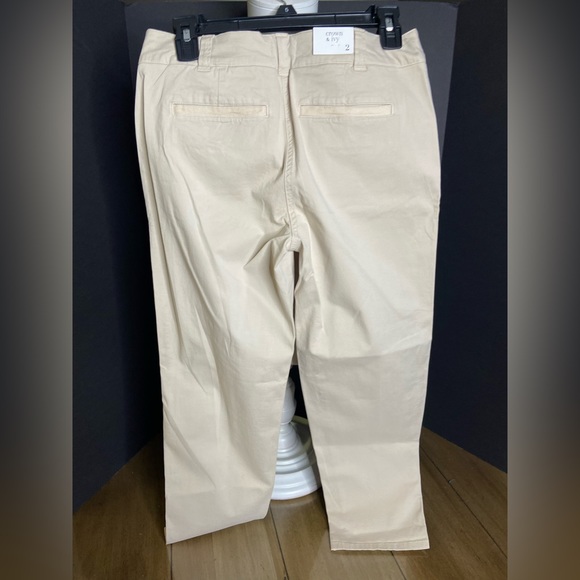 NWT Crown and Ivy 3/4 khakis - Picture 4 of 4